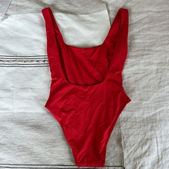 Monday swim one piece - Picture 3 of 3